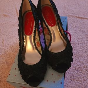 Open toe dress shoes black size 8.5